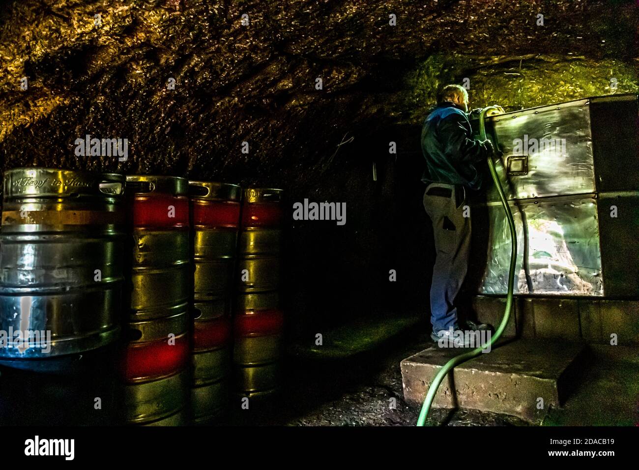 Zoigl-Beer Lagerung im Steinkeller in Falkenberg, Deutschland Stockfoto