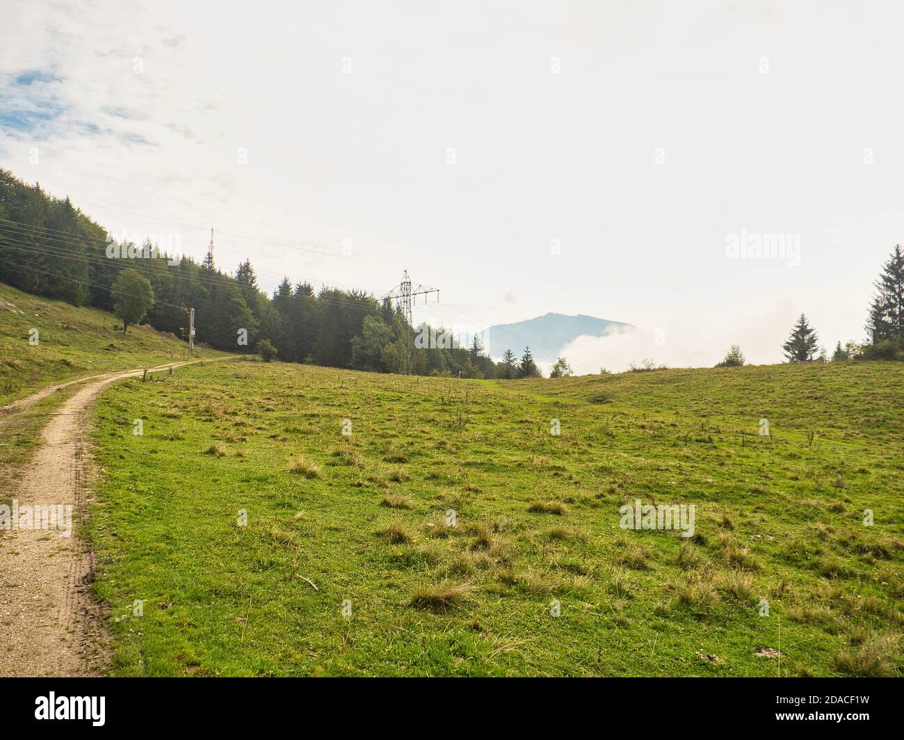 Nebliger Herbstmorgen im Salzkammergut Stockfoto