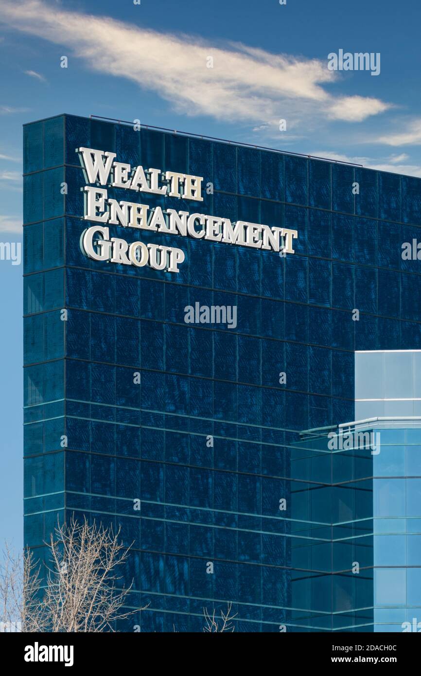 MINNEAPOLIS, MN/USA - 2. NOVEMBER 2020: Wealth Enhancement Group Building exterior. Stockfoto