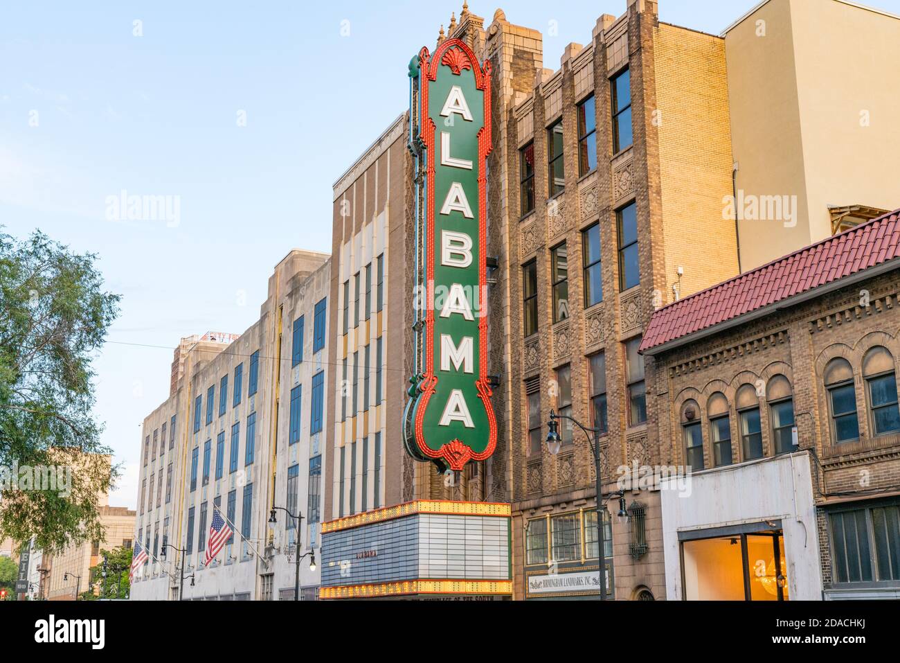 Birmingham, AL - Oktober 7, 2019: Historische Alabama Theater unterzeichnen in der Innenstadt von Birmingham Stockfoto