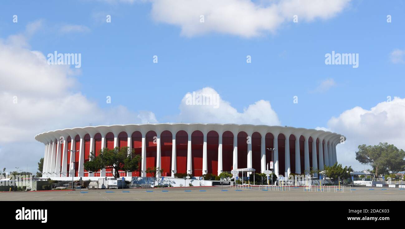 INGLEWOOD, KALIFORNIEN - 10 NOV 2020 - The Forum, ist eine Mehrzweckarena neben dem Hollywood Park Casino und dem SoFi Stadium. Stockfoto