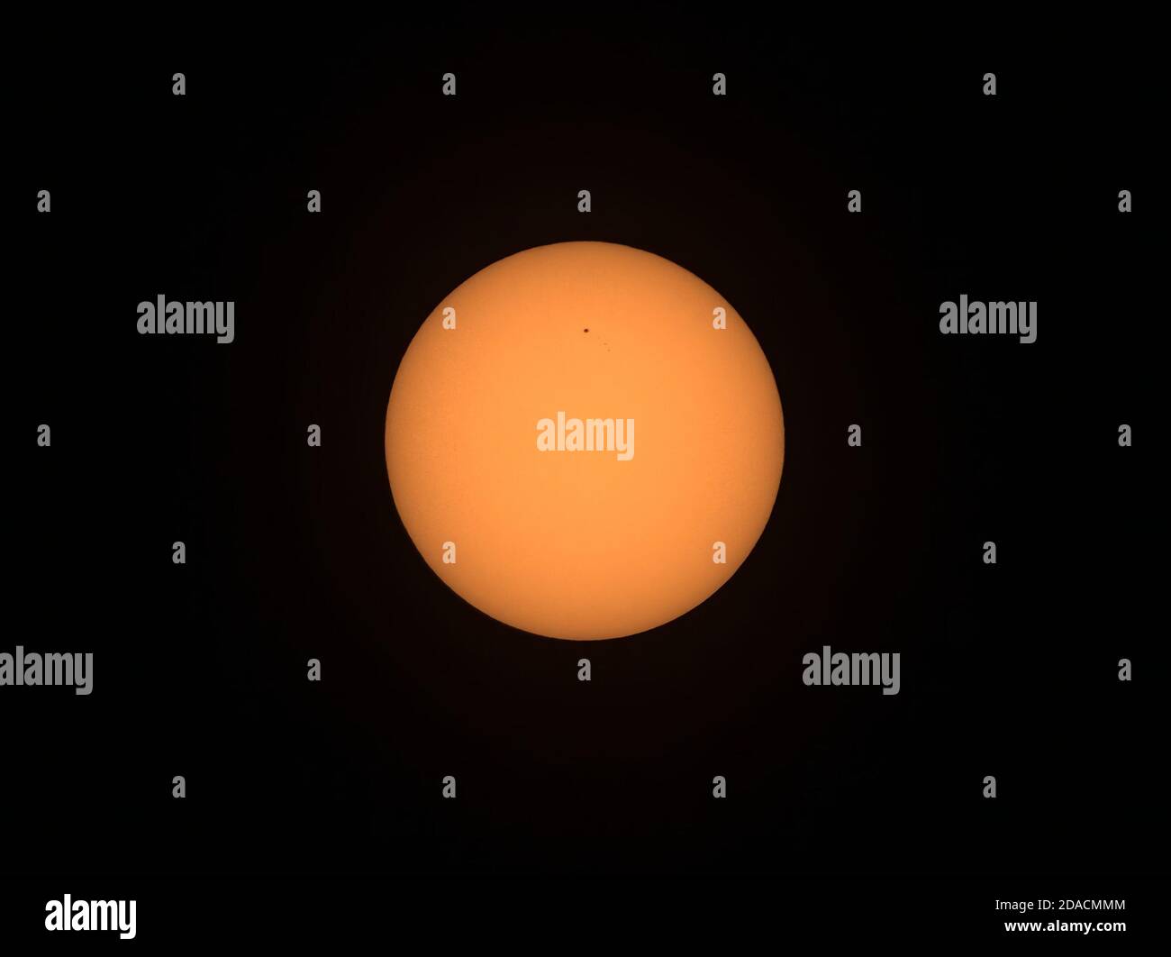Nahansicht der Sonne mit erdgroßem Sonnenfleck 2781 vom 10. November 2020, von Cordoba aus gesehen, Argentinien. Stockfoto