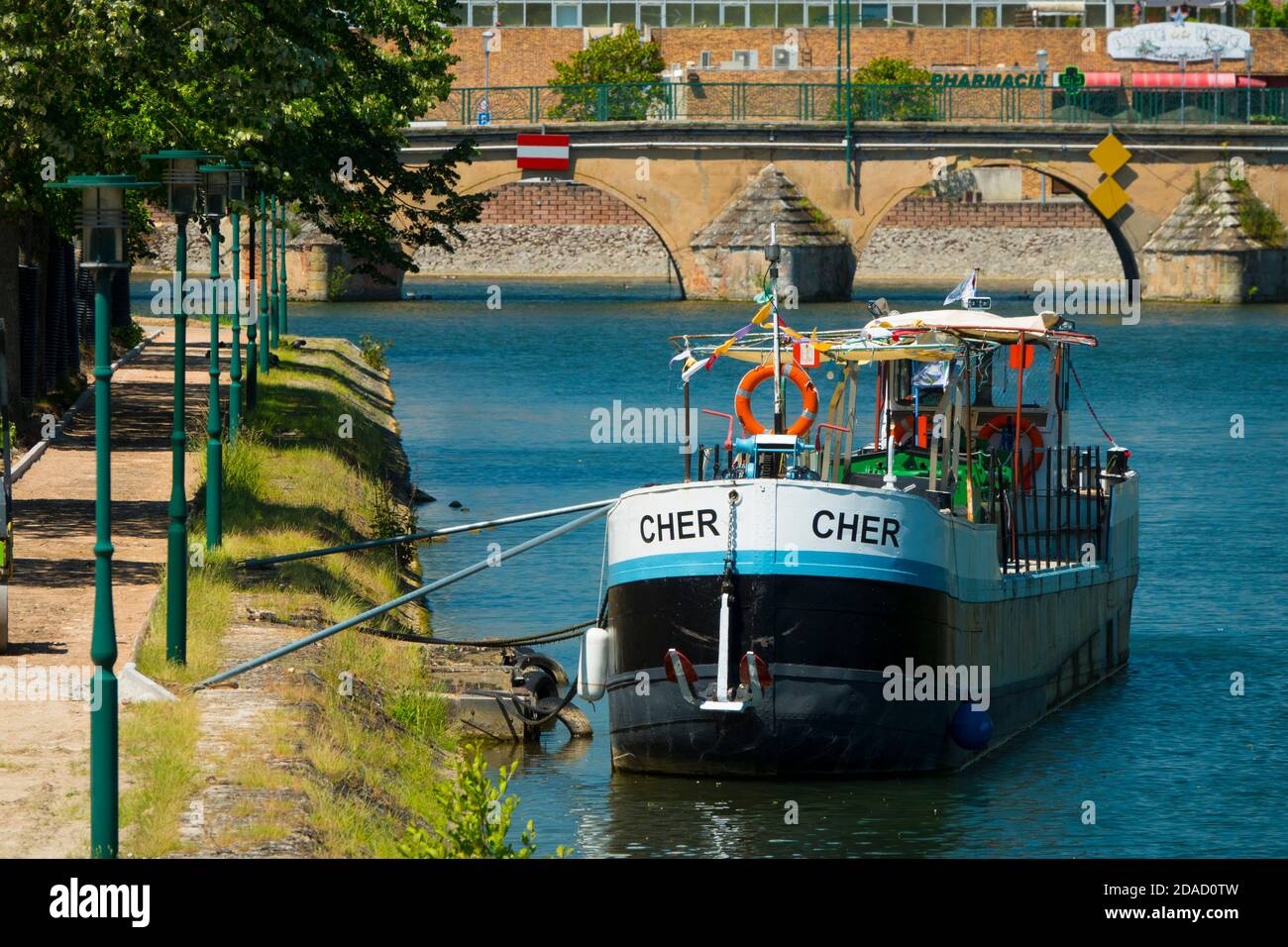 Frankreich, Cher (18), Vierzon, Canal du Berry, Barge 'Le Cher', gebaut 1940, um 83m3 Brennstoff zu transportieren und restauriert von der Arecabe Vereinigung, die erhalten Stockfoto