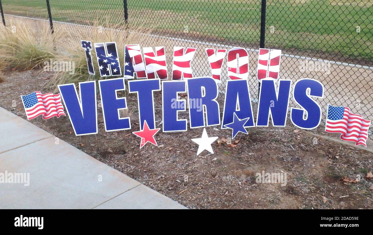 Vielen Dank Veteranen Display entlang der Straße Stockfoto