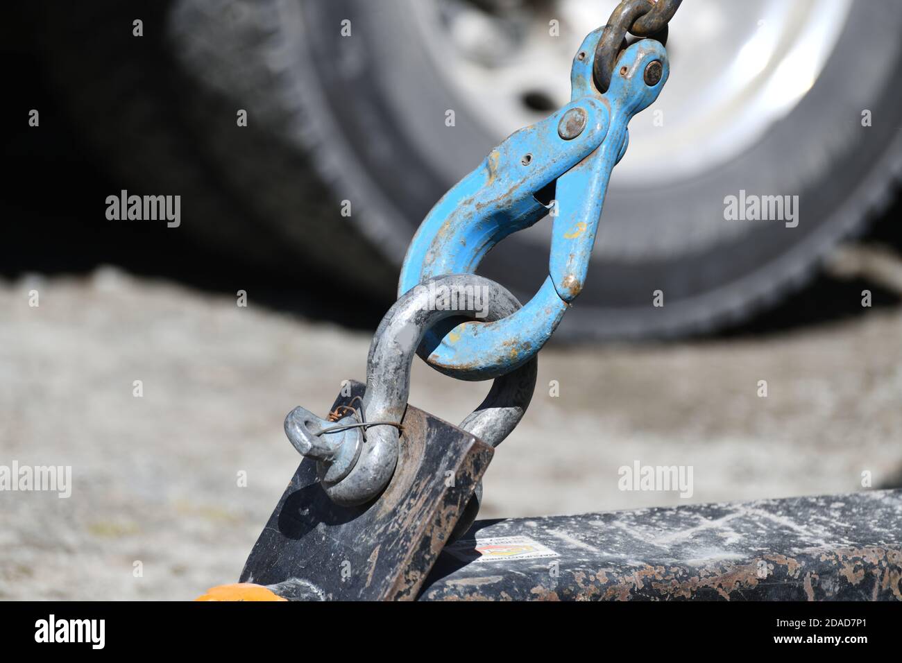 Detail eines Hakens und eines Hebezeugs, das an einem verwendet wird Kleiner Kran Stockfoto