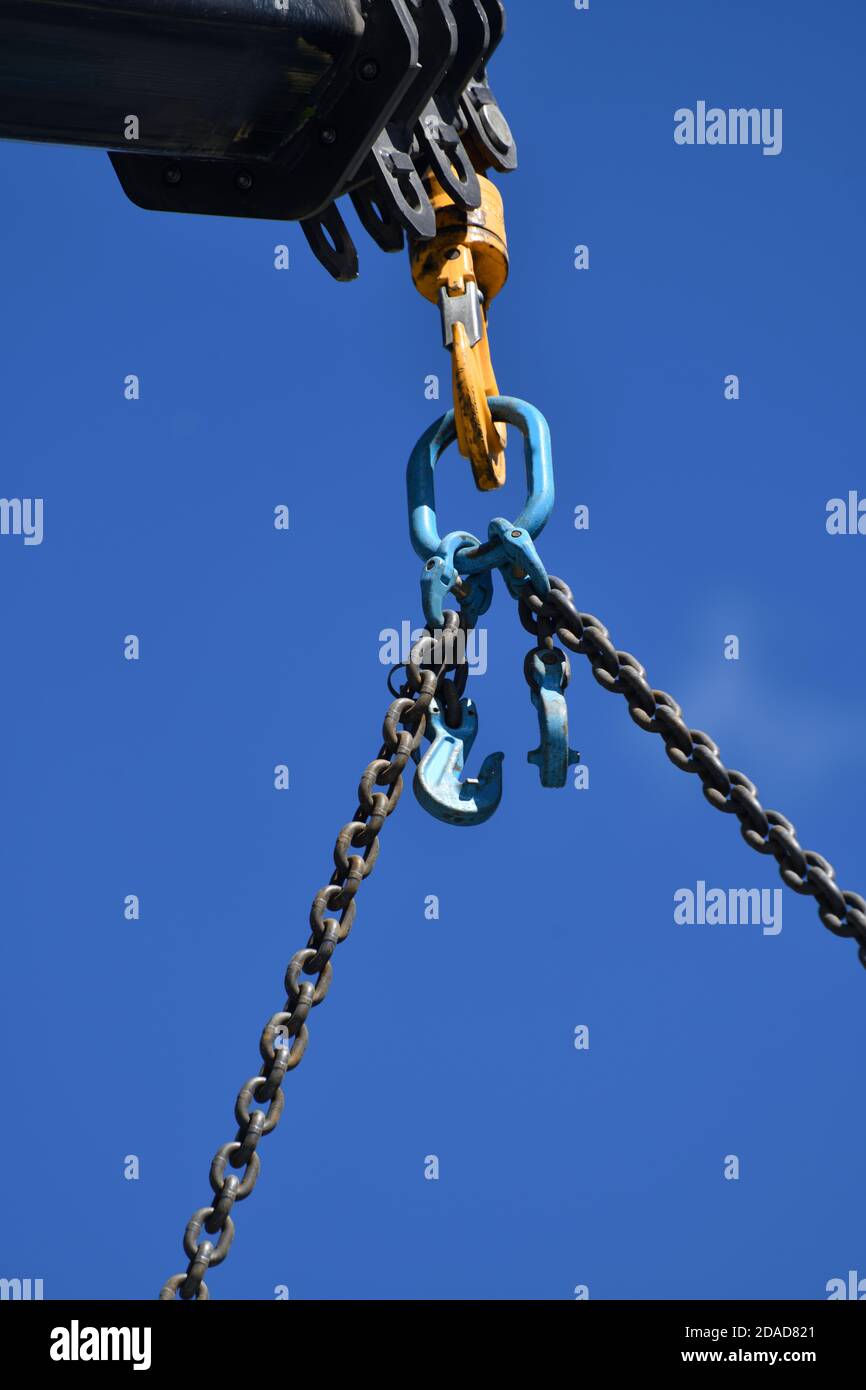 Detail eines Hakens und eines Hebezeugs, das an einem verwendet wird Kleiner Kran Stockfoto