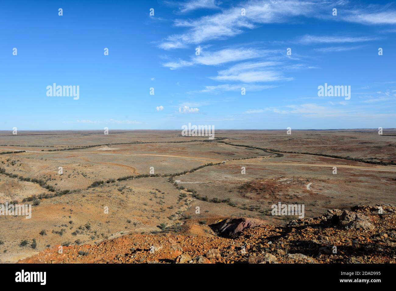 Malerischer Blick über das Channel Country vom Deon's Lookout, Diamantina Shire, zwischen Birdsville und Windorah, Queensland, QLD, Australien Stockfoto
