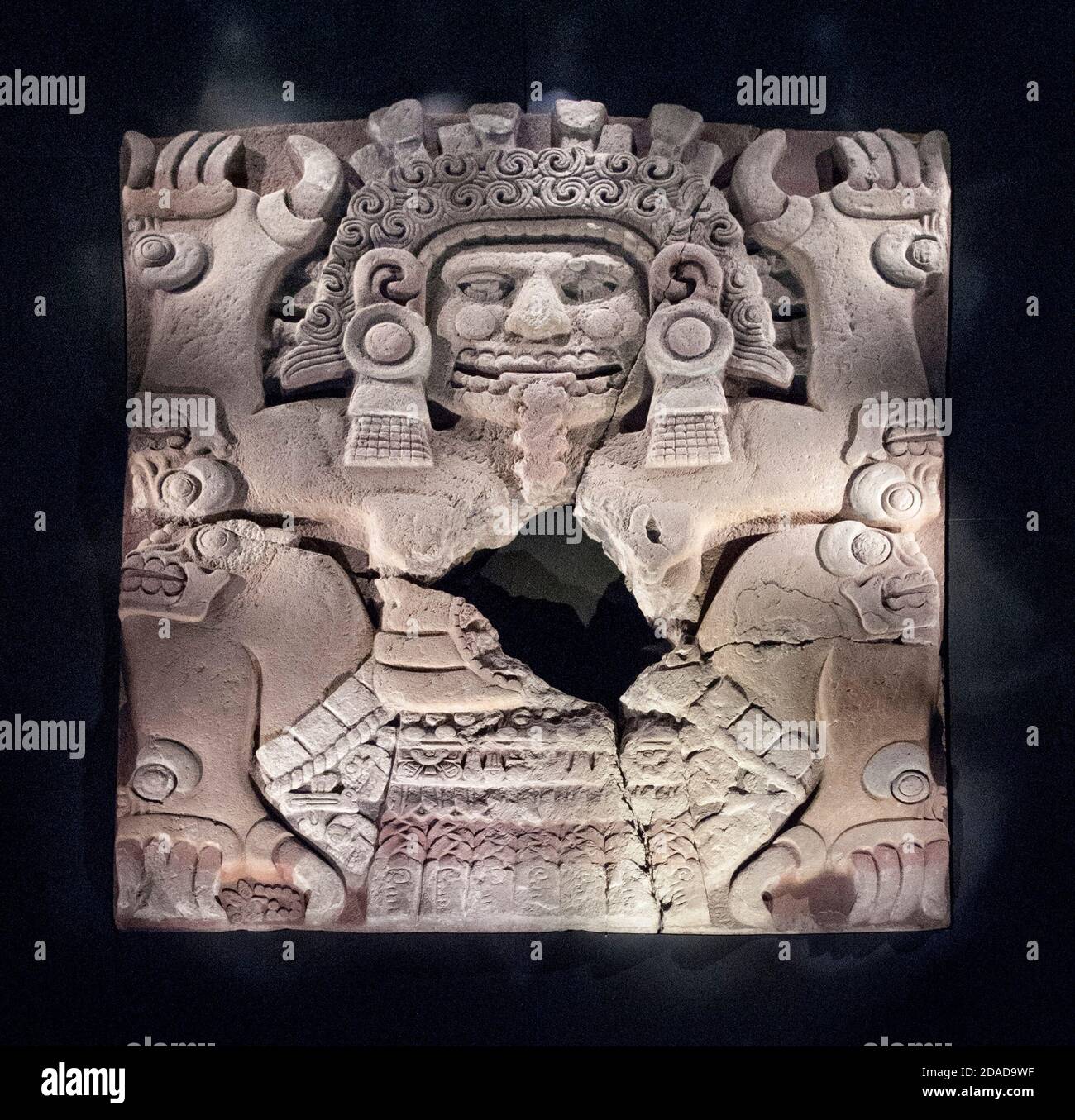 Prähispanische aztekische Steinskulptur im Templo Mayor, Mexiko-Stadt, Mexiko Stockfoto
