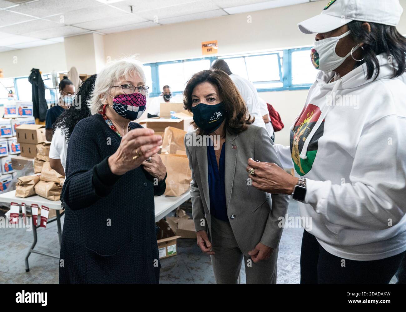 New York, NY - 11. November 2020: Lieutenant Governor Kathy Hochul spricht bei liefern frisches lokales Essen an Veteranen während HelloFresh Veterans Day Packing Event in Brooklyn Stockfoto
