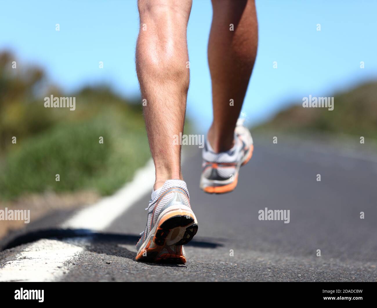 Sportschuhe auf Läufer laufen Stockfoto