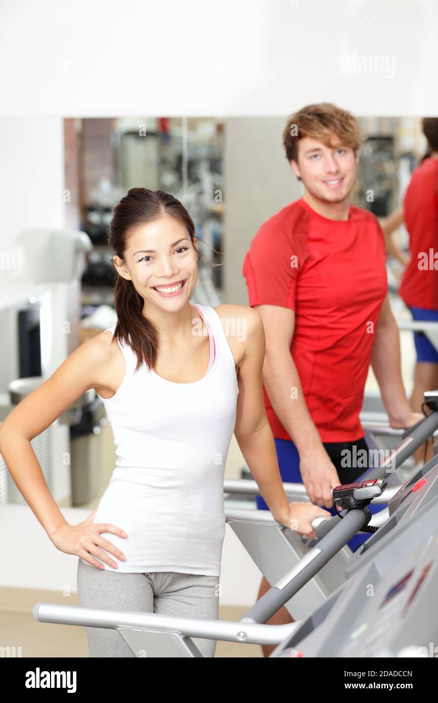 Fitness-Leute im Fitnessraum Stockfoto