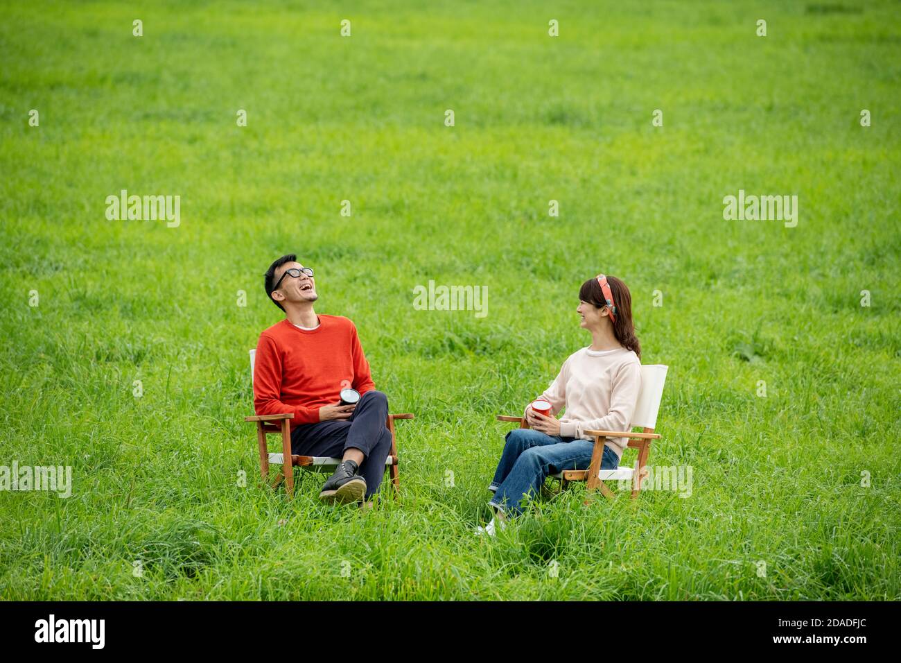 Ehepaar zog auf das Land Stockfoto