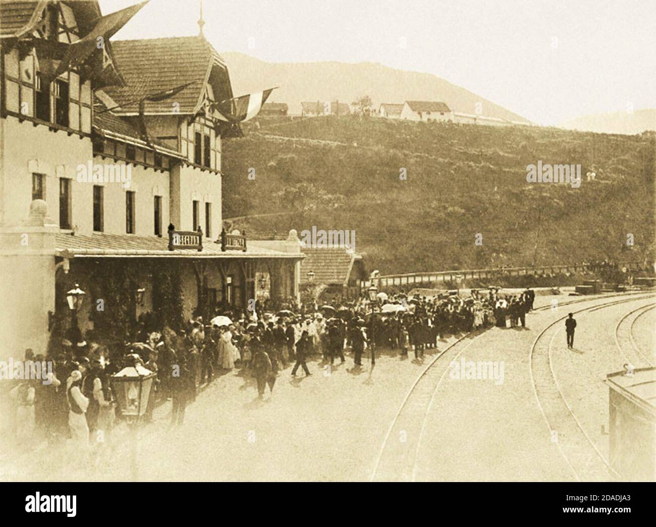 Die Feier bezog sich vermutlich auf die Eröffnung des bosnischen Ostens Eisenbahnlinie im Jahr 1906 Stockfoto