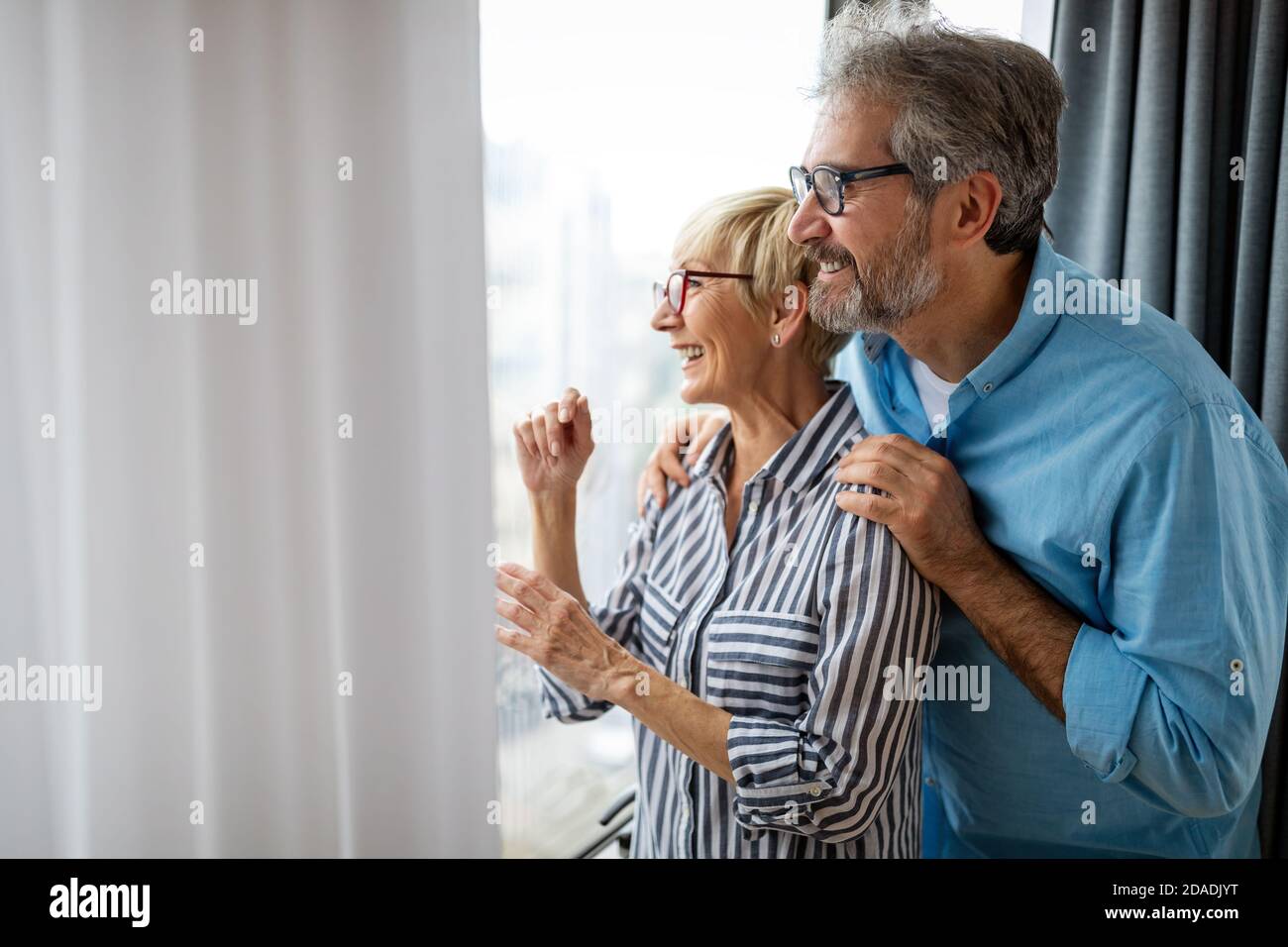 Porträt eines glücklichen älteren Paares in der Liebe verbringen Zeit zusammen Zu Hause Stockfoto