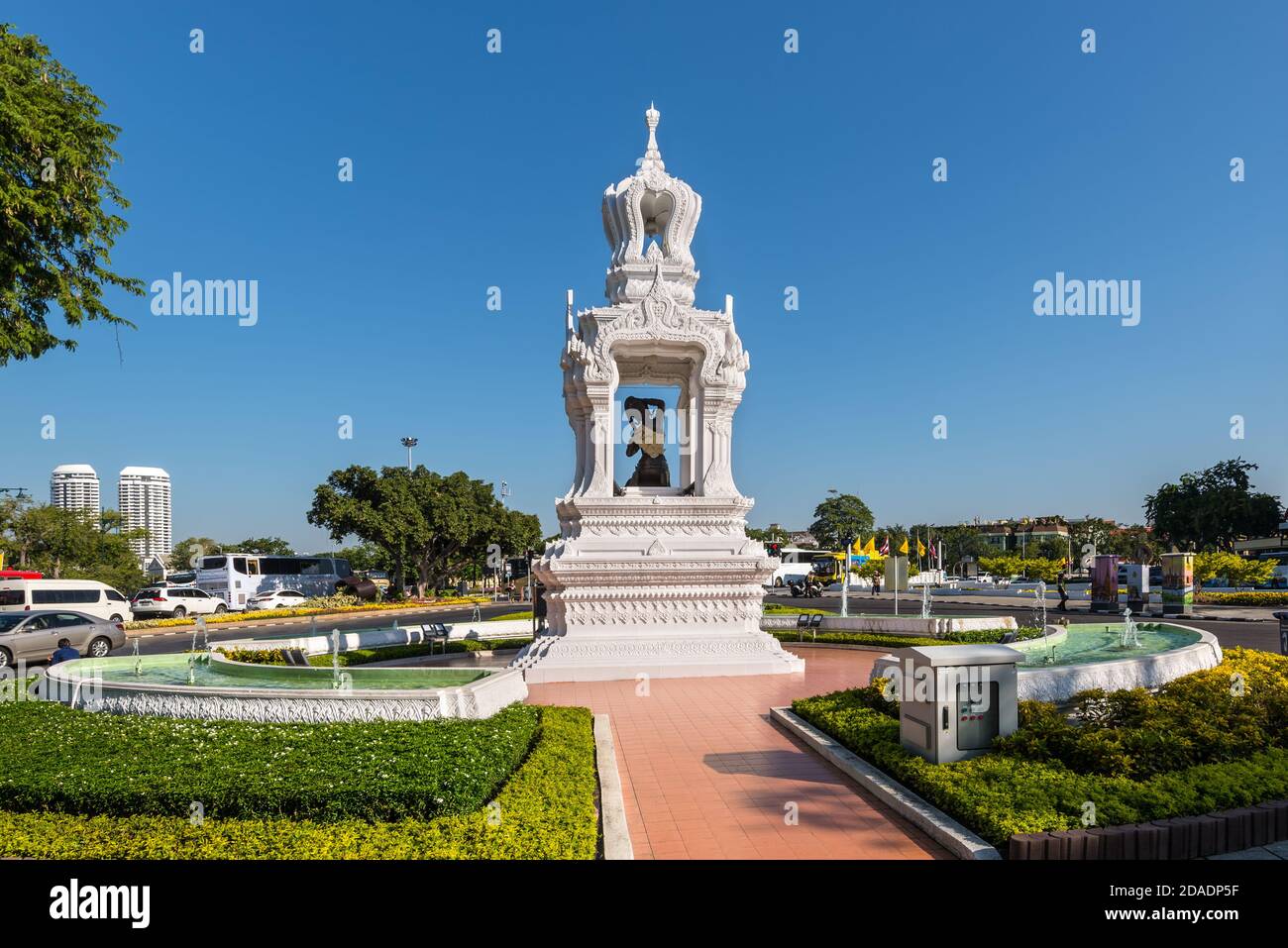 Bangkok, Thailand - 7. Dezember 2019: Statue der Phra Mae Thorani Göttin, Ort des Gebets im Zentrum von Bangkok, Thailand. Stockfoto