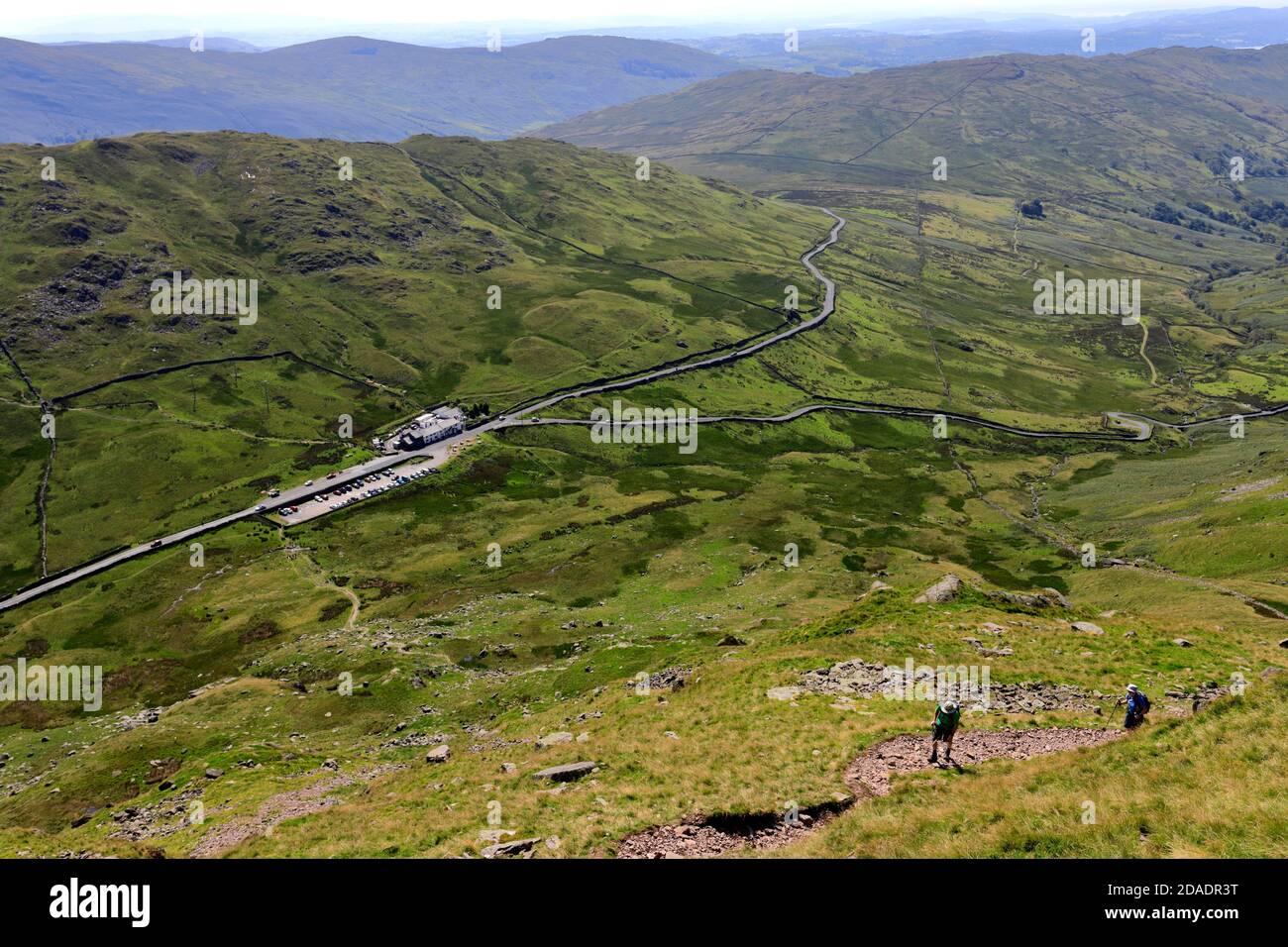 Blick auf das Kirkstone Inn von Red Screes Fell, Kirkstone Pass, Lake District National Park, Cumbria, England, Großbritannien Stockfoto