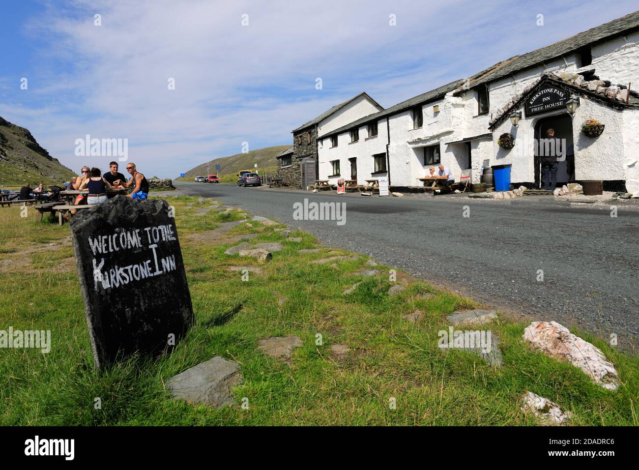 Blick auf den Kirkstone Inn Pub, Kirkstone Pass, Lake District National Park, Cumbria, England, Großbritannien Stockfoto