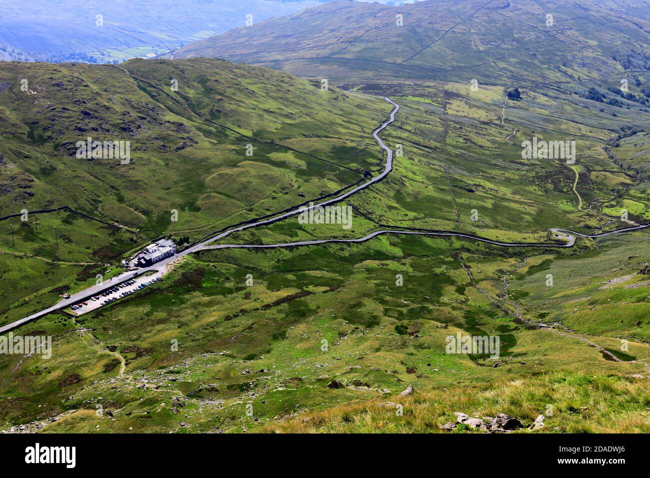 Blick auf das Kirkstone Inn von Red Screes Fell, Kirkstone Pass, Lake District National Park, Cumbria, England, Großbritannien Stockfoto