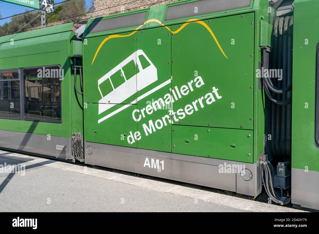 Montserrat, Spanien - 23. Feb 2020: Zugkutsche mit Angabe des Cremallera-Zuges nach Montserrat Stockfoto