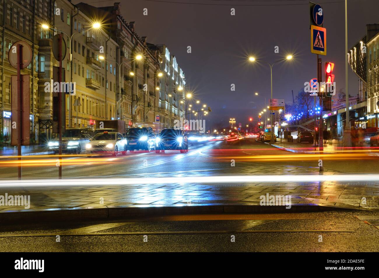 Die Straße in der Nacht Moskau, Strastnoy Bulvar, neben dem Puschkinskaja Platz Stockfoto