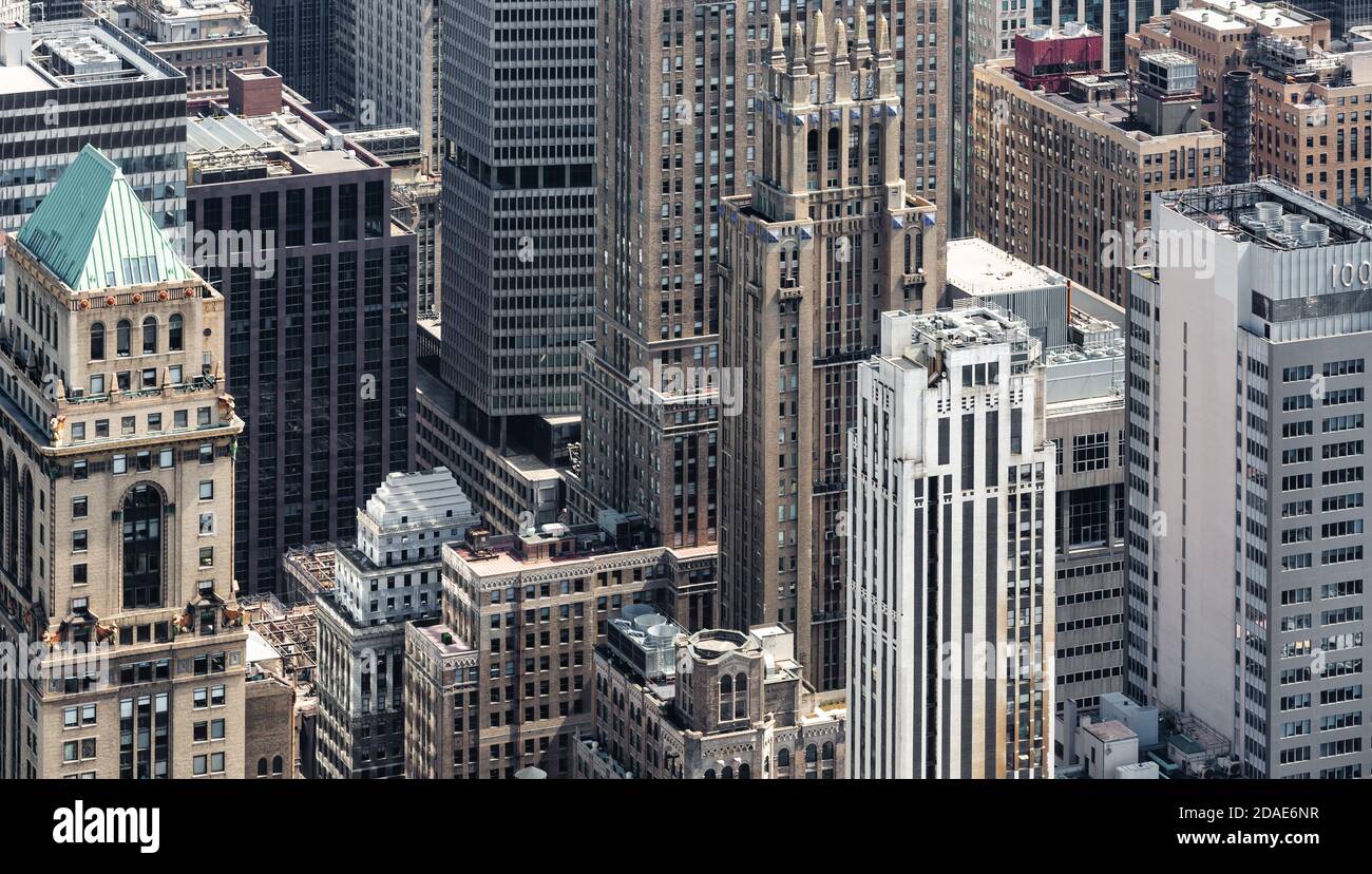 NEW YORK, USA - 30. Apr 2016: Bild der Wolkenkratzer von New York City von der Spitze des Empire State Building aus gesehen. Vogelperspektive. Stockfoto