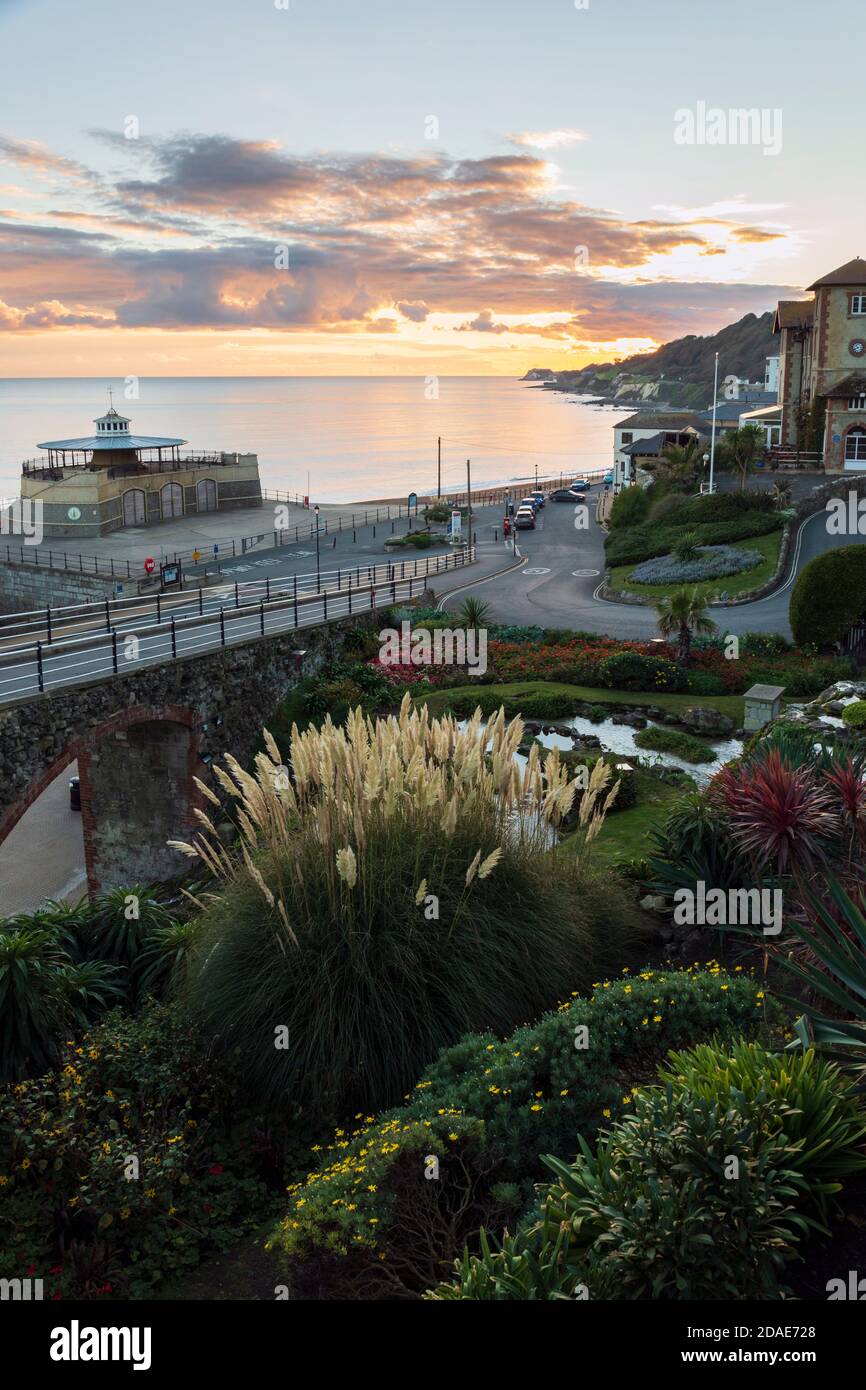 Ventnor Cascade Gardens bei Sonnenuntergang, Isle of Wight Stockfoto