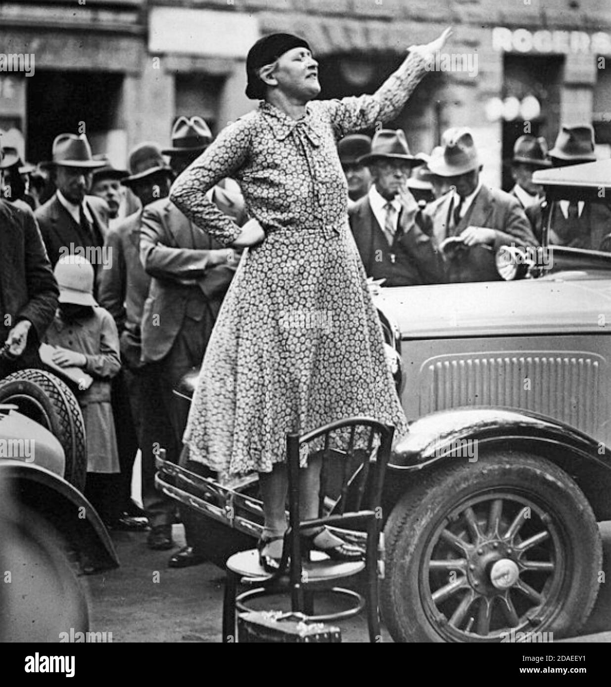 ADELA PANKHURST (1885-1961) in London geborene Frauenrechtlerin und Mitbegründerin der Kommunistischen Partei Australiens, hier in Sydney 1931 zu sehen. Foto: Sydney Morning Herald Stockfoto
