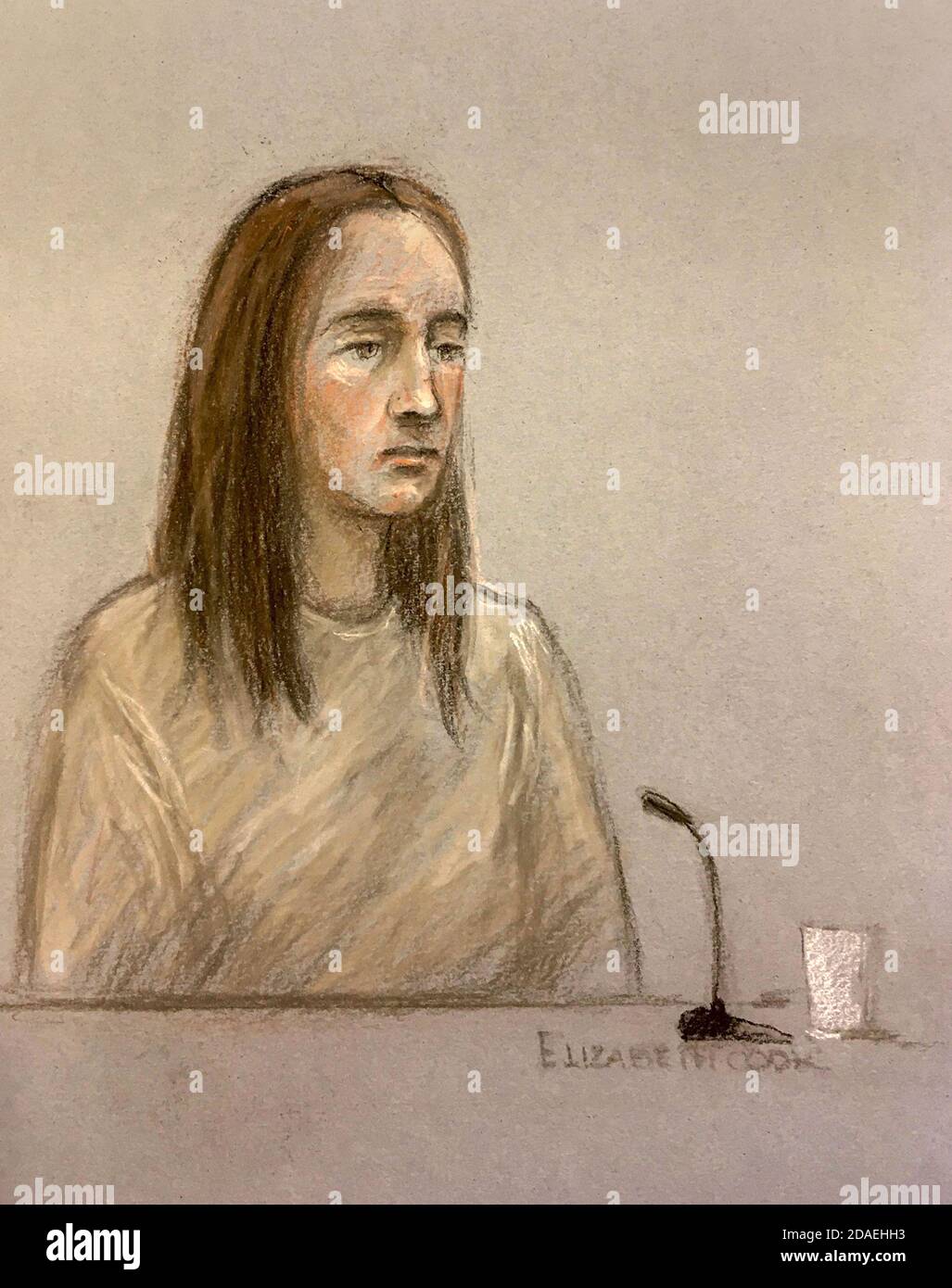 Court Künstler Skizze von Elizabeth Cook von Lucy Letby erscheint via Video-Link am Warrington Magistrate' Court. Letby, 30, wurde in Gewahrsam genommen, nachdem er wegen des Mordes an acht Babys und des versuchten Mordes an 10 anderen in der neonatalen Einheit des Gräfin of Chester Hospital zwischen Juni 2015 und Juni 2016 angeklagt worden war. Sie wird am Freitag vor dem Chester Crown Court zu einer weiteren Anhörung erscheinen. Stockfoto