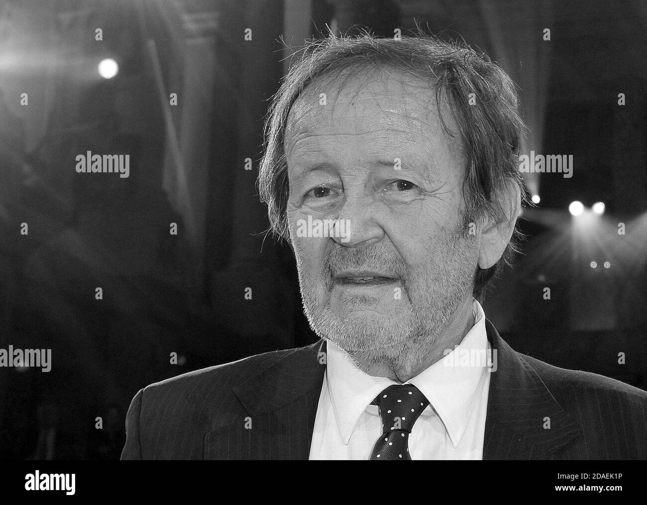 München, Deutschland. Januar 2015. Der Kameramann und Regisseur Gernot Roll überreicht seine Trophäe nach der Verleihung des Bayerischen Filmpreises im Prinzregentententheater. Roll starb am 12.11.2020 nach schwerer Krankheit. (To dpa 'Kameramann und Regisseur Gernot Roll ist tot') Quelle: Ursula Düren/dpa/Alamy Live News Stockfoto