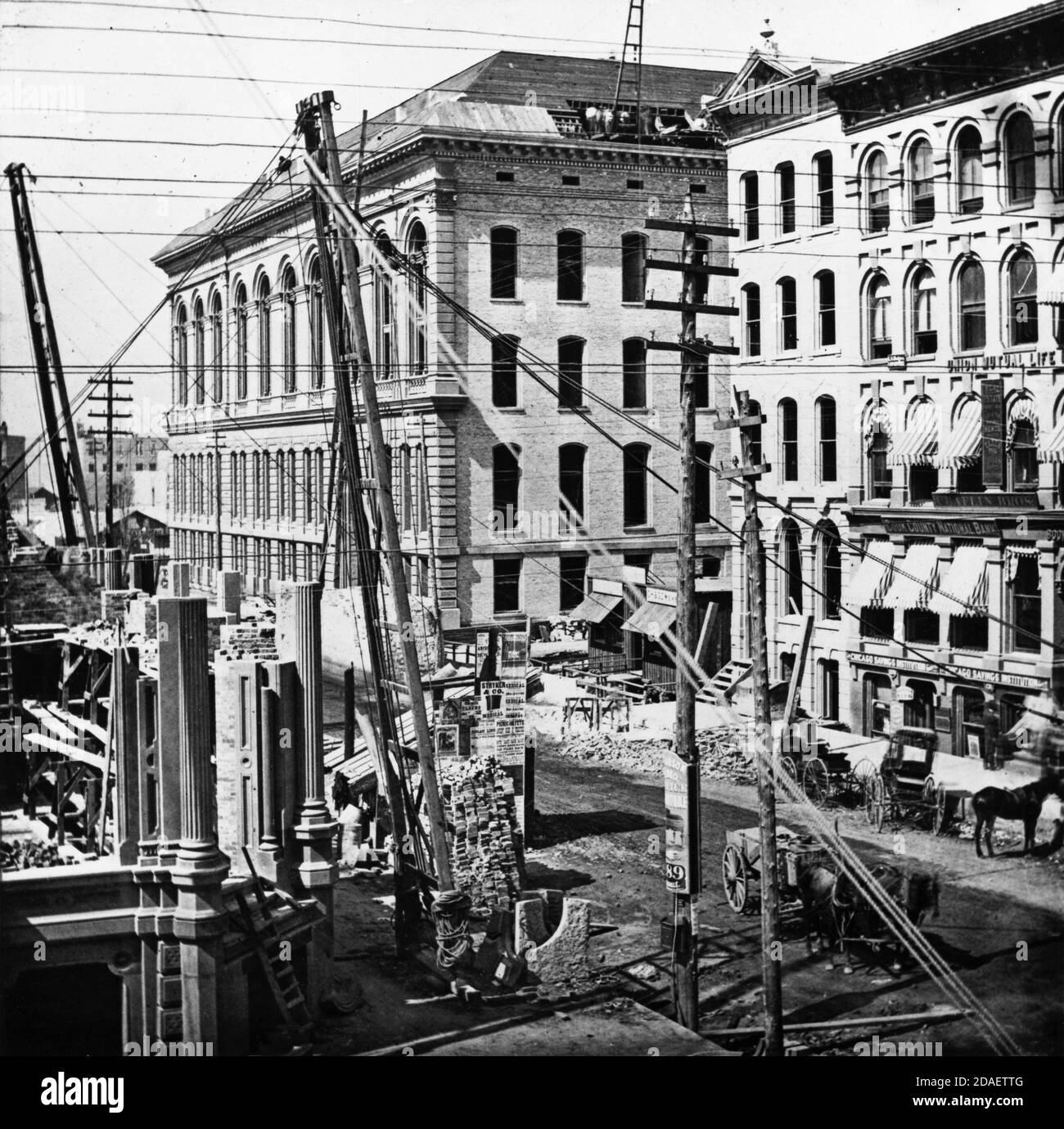 Bau des zweiten Chamber of Commerce Building in LaSalle und Madison Streets, nach dem Chicago Brand von 1871, Chicago, Illinois, um 1872. Stockfoto