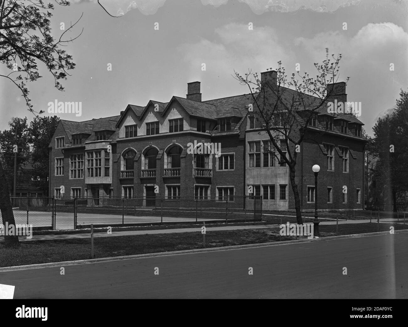 Quadrangle Club an der 57. Und University, Chicago, Illinois. Gelistet als Howard V.D. Shaw, ca. 1923-1936. Stockfoto