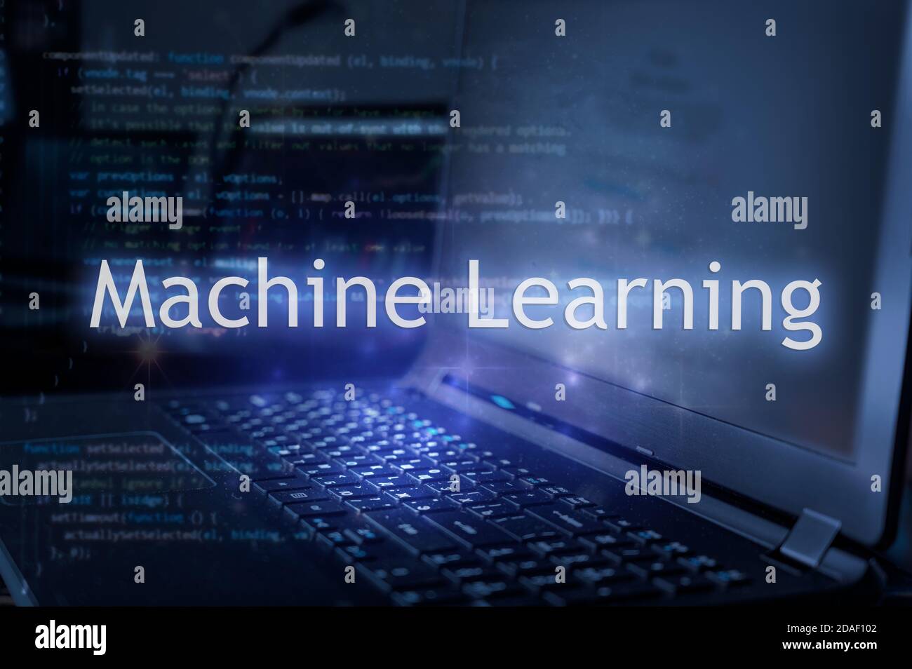 Machine Learning-Beschriftung gegen Laptop und Code-Hintergrund. Lernen Sie maschinelles Lernen Programmiersprache, Computer-Kurse, Ausbildung. Stockfoto