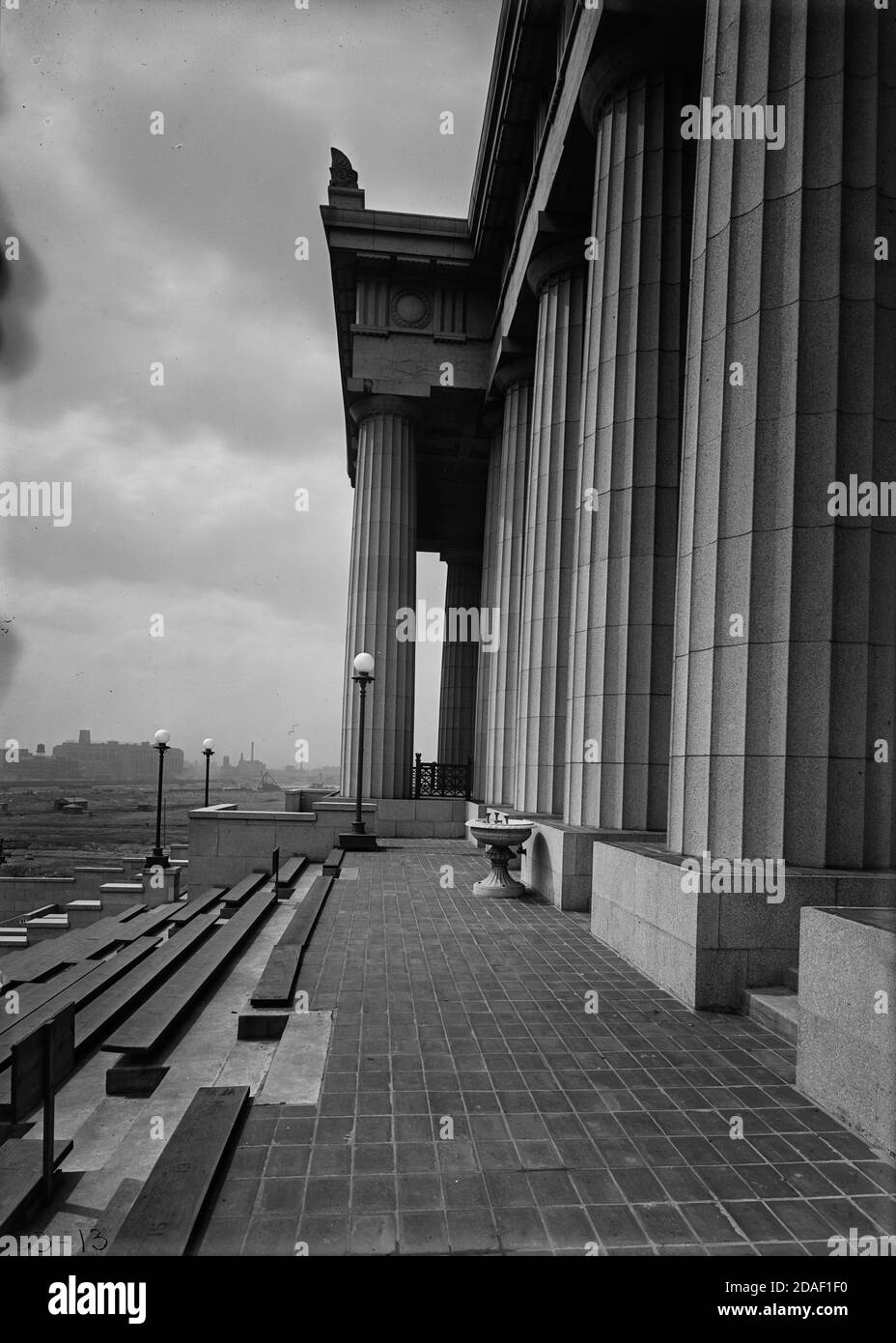 East half Detail außerhalb Säulen, im Soldier Field oder Grant Park Stadium, Architekt Holabird und Roche, in Chicago, Illinois, um 1924. Stockfoto