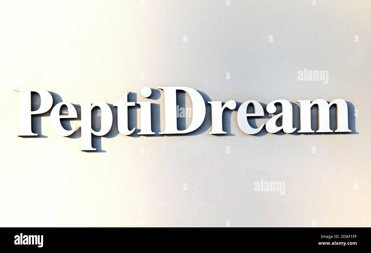 12. November 2020, Kawasaki, Japan - Dieses Bild zeigt ein Logo des japanischen Drogendesignunternehmens PeptiDream am Hauptsitz des Unternehmens in Kawasaki, einem Vorort von Tokio am Donnerstag, 12. November 2020. PeptiDream gibt bekannt, dass das Unternehmen ein Joint Venture PeptiAID mit vier Unternehmen zur Entwicklung des neuen Medikaments für die Behandlung von COVID-19 zu bilden. PeptiDream entwickelte PDPS-Technologie, um Peptidkandidaten zu finden, die das Spike-Protein des Coronavirus anvisieren, um menschliche Zellen zu betreten. PeptiAID wird die COVID-19-Kandidaten von PeptiDream für klinische Tests erhalten. (Foto von Yoshio Tsunoda/AFLO) Stockfoto 12. November 2020, Kawasaki, Japan - Dieses Bild zeigt ein Logo des japanischen Drogendesignunternehmens PeptiDream am Hauptsitz des Unternehmens in Kawasaki, einem Vorort von Tokio am Donnerstag, 12. November 2020. PeptiDream gibt bekannt, dass das Unternehmen ein Joint Venture PeptiAID mit vier Unternehmen zur Entwicklung des neuen Medikaments für die Behandlung von COVID-19 zu bilden. PeptiDream entwickelte PDPS-Technologie, um Peptidkandidaten zu finden, die das Spike-Protein des Coronavirus anvisieren, um menschliche Zellen zu betreten. PeptiAID wird die COVID-19-Kandidaten von PeptiDream für klinische Tests erhalten. (Foto von Yoshio Tsunoda/AFLO) Stockfoto