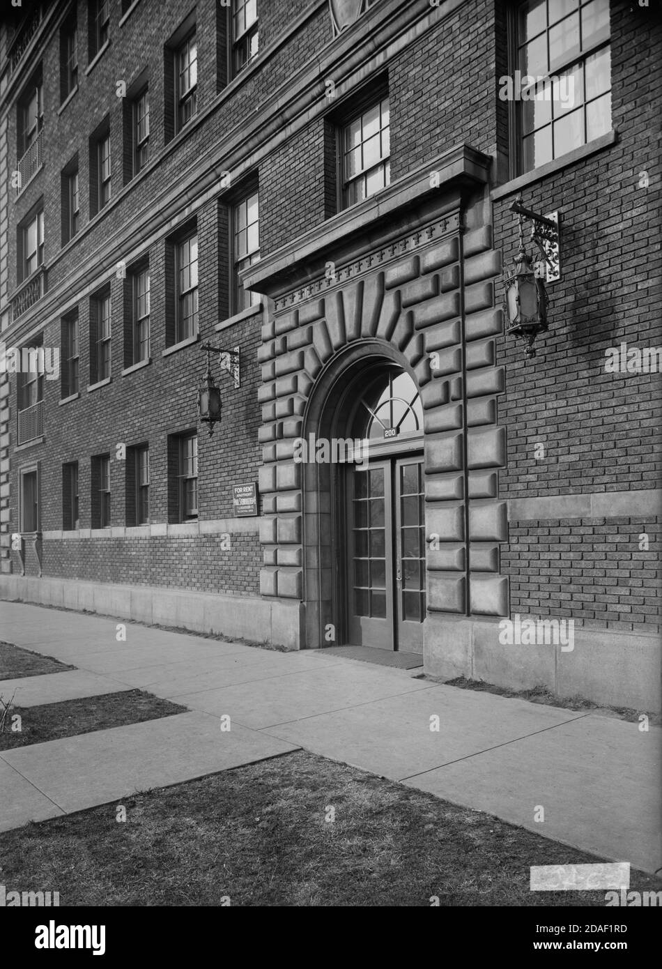 Eintritt zu Campbell Apartments, Architekt Robert S. DeGolyer, 200 East Pearson, in Chicago, Illinois, ca. 1923-1936. Stockfoto