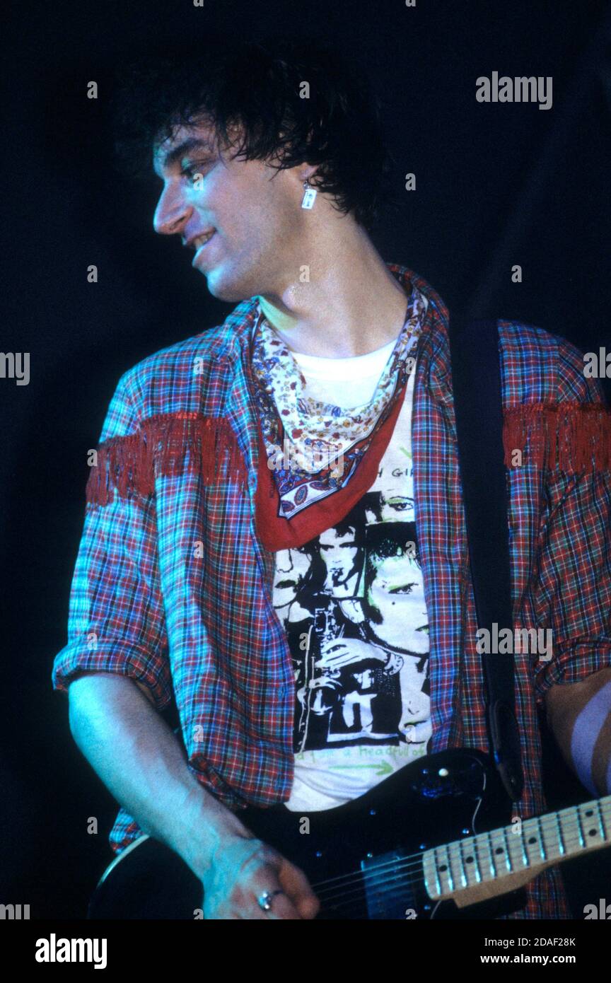 Peter Buck von REM live im Lyceum. London, 2. Dezember 1984 – weltweite Nutzung Stockfoto