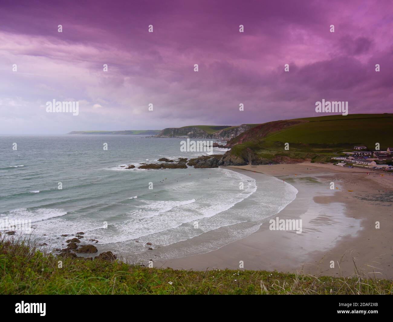 Challborough Bay und Burgh Island, Devon, Großbritannien. Stockfoto