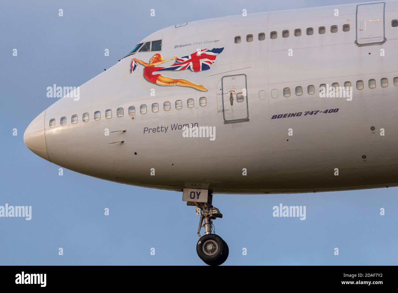 Flughafen London Heathrow, London, Großbritannien. November 2020. Der Effekt, den COVID-19 auf Flugreisen hatte, hat dazu geführt, dass eine Reihe von Fluggesellschaften ihre Boeing 747 Jumbo Jets ausscheiden. Virgin Atlantic's letzte 747 - Registrierung G-VROY und benannt Pretty Woman - war im Geschäft auf Ciudad Real Flughafen, Spanien, seit Juni und ist heute nach Heathrow für Wartung zurückgekehrt. Es wurde an Atlas Air in den USA verkauft und wird im Dezember ausfliegen. Da British Airways auch seine 747 entsorgt hat, wird dies möglicherweise der letzte Passagier 747 in Heathrow sein, obwohl Frachtversionen in Gebrauch sind Stockfoto