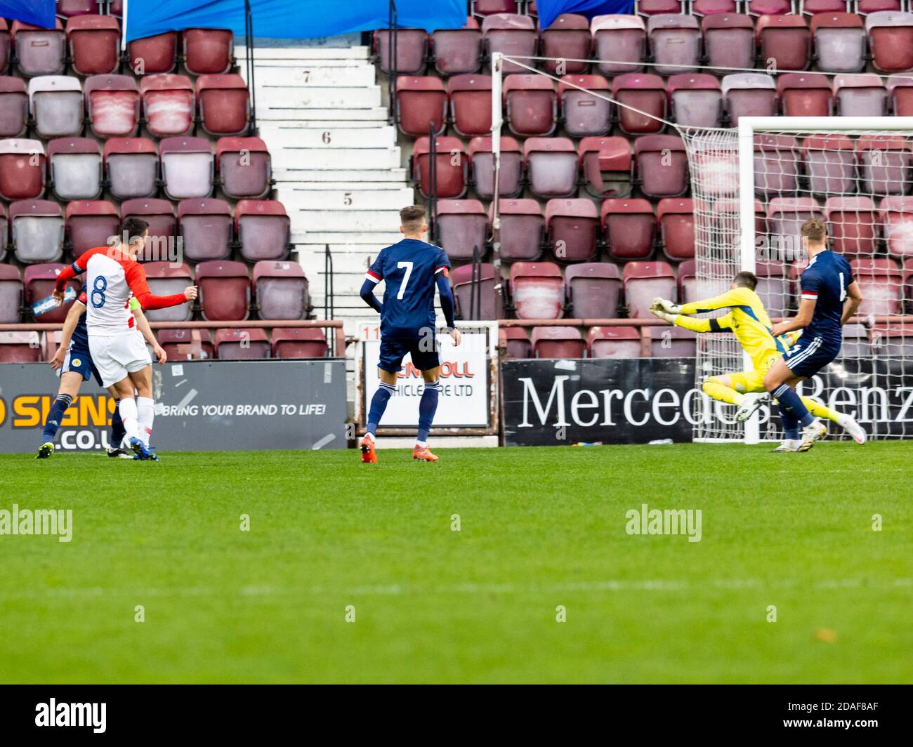 Edinburgh, Schottland, Großbritannien. 12. November 2020 Nikola Moro aus Kroatien erzielt das Eröffnungstreffer in der 19. Minute während der UEFA U-21 Euro 2021 Qualifikationsspielungen gegen Schottland gegen Kroatien im Tynecastle Stadium. Kredit: Alan Rennie/Alamy Live Nachrichten Stockfoto