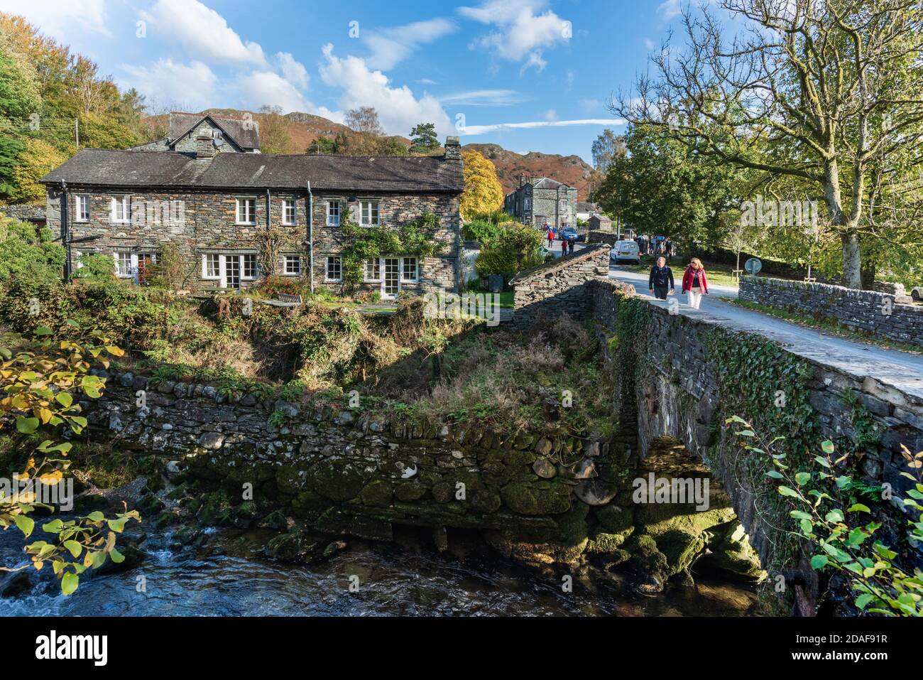 Bridge End, Elterwater Dorf Langdale im englischen Lake District Stockfoto