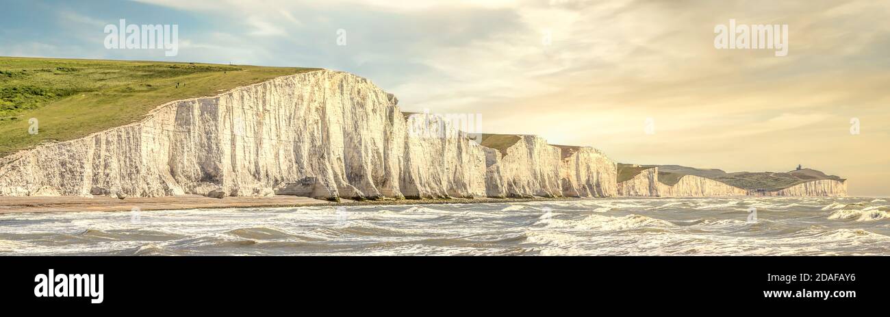 Panorama der Seven Sisters Cliff Formation bei Eastbourne, East Sussex, Südengland Stockfoto