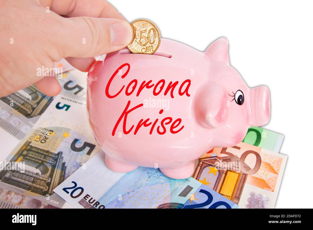 Sparschwein mit 50 Cent Euromünze mit Hand isoliert auf weißem Background Stockfoto