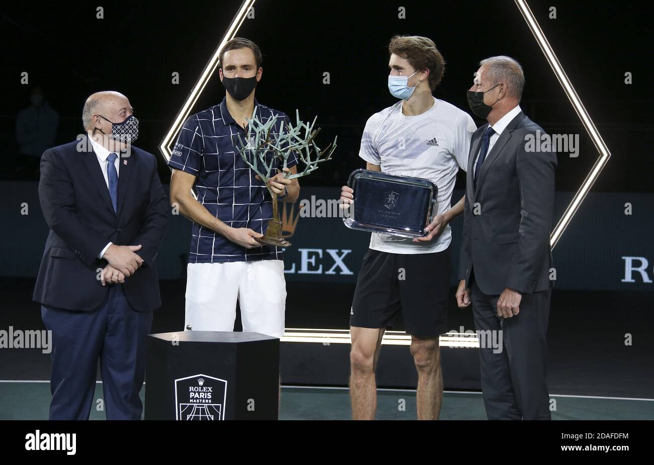 Präsident des französischen Tennisverbands FFT Bernard Giudicelli, Sieger Daniil Medvedev aus Russland, Finalist Alexander Zverev aus Deutschland, Direktor des Th P Stockfoto