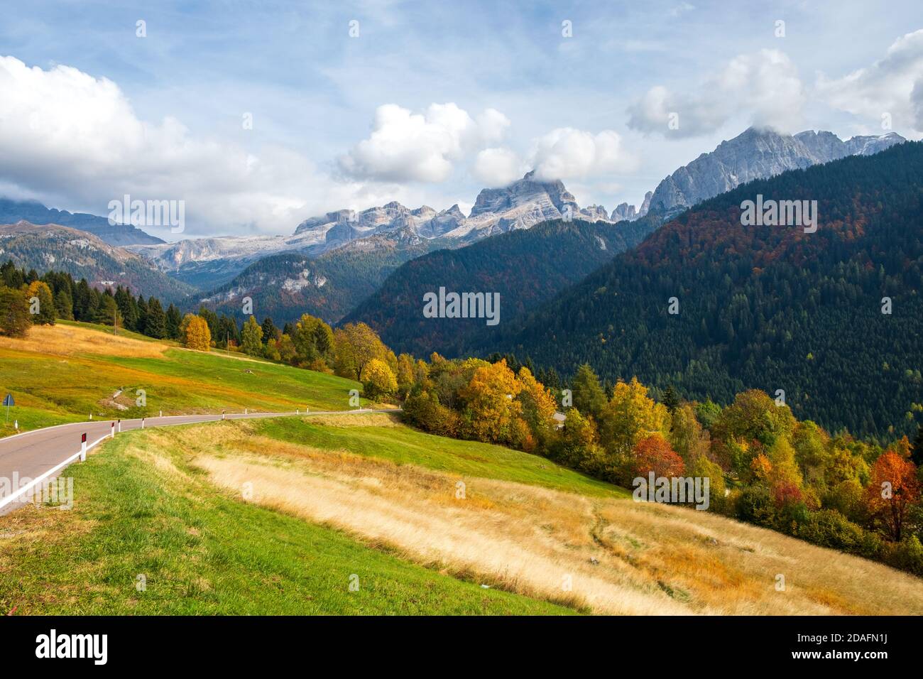 Wunderschöne Berge in den Brenta Dolomiten, Bergamo Alpen in der Nähe des Cornisello Sees, Trentino-Südtirol in Norditalien, Europa Stockfoto