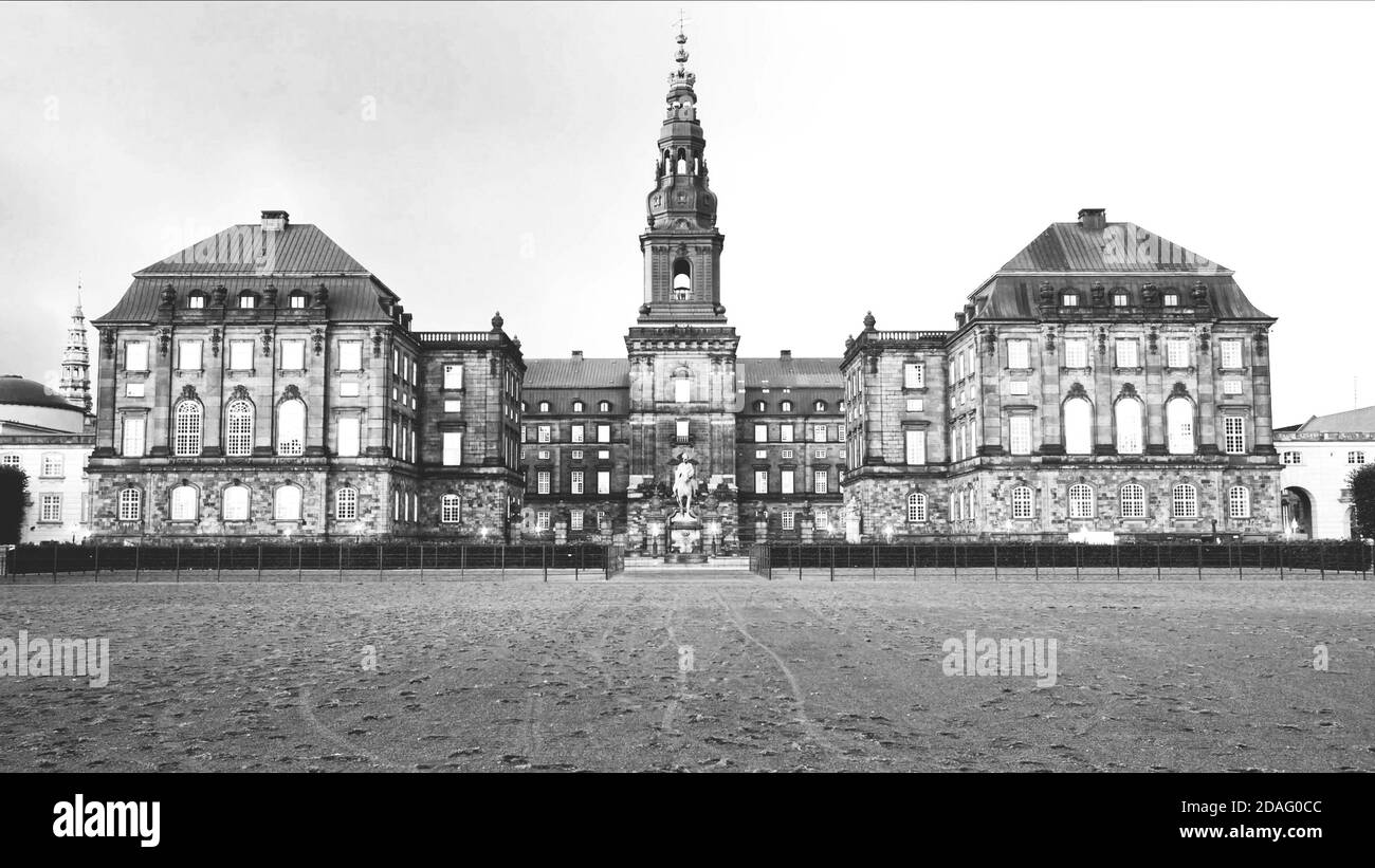 Schloss Christiansborg und das dänische Parlament, schwarz-weiß, Kopenhagen, dänemark. Stockfoto
