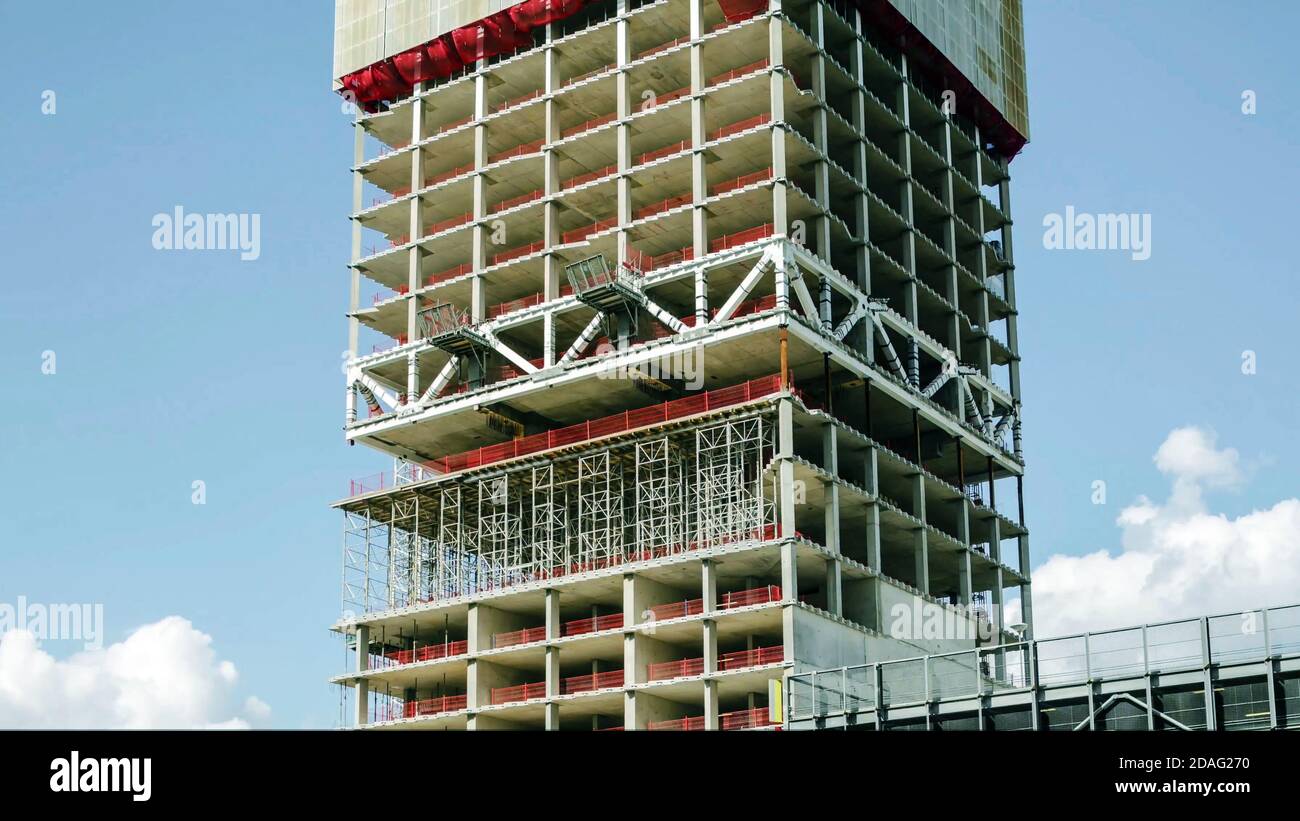 Hohes, neues, modernes Gebäude im Bau Stockfoto