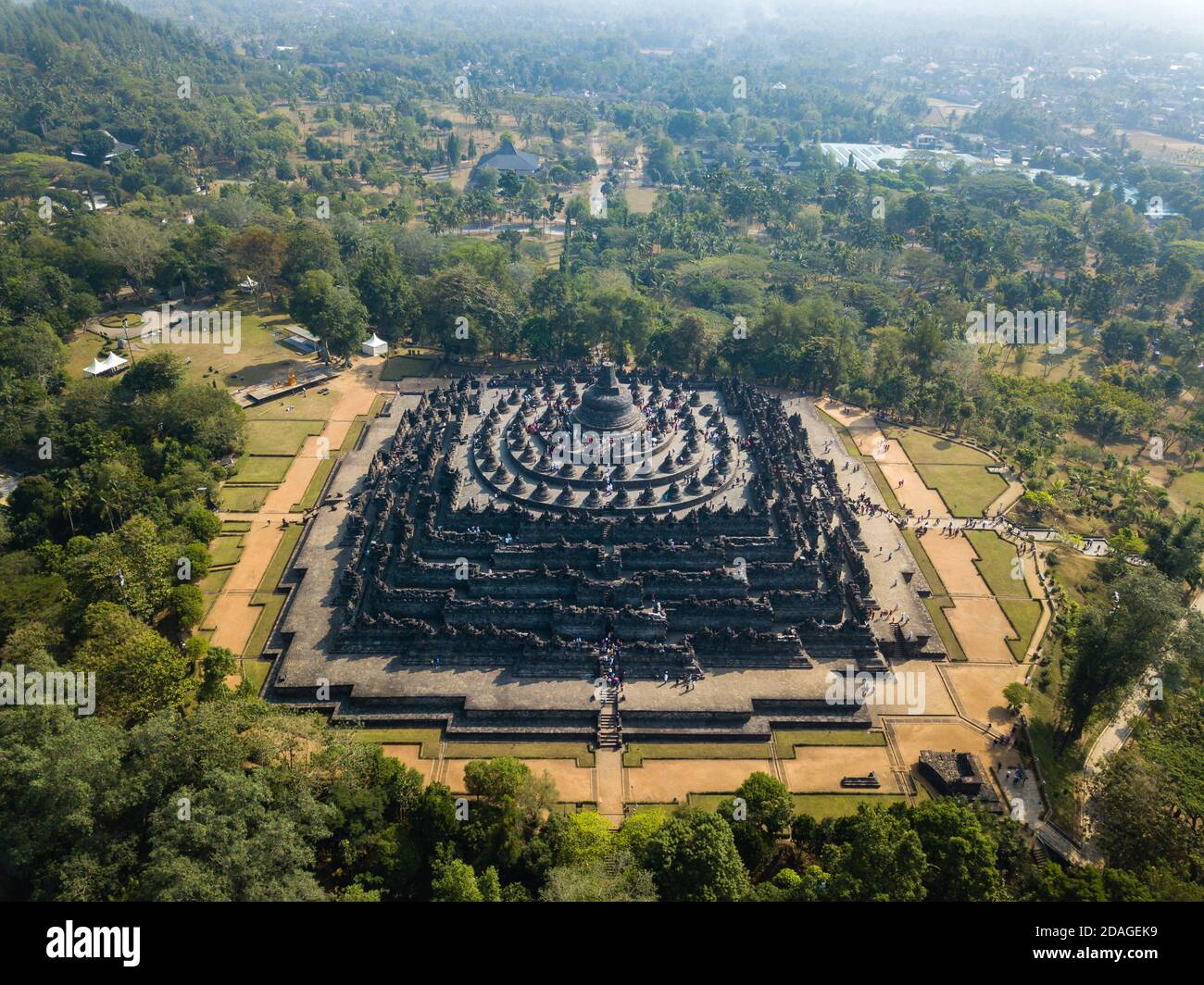 Weltgrößter buddhistischer Tempel Luftaufnahme bei Sonnenaufgang Stockfoto