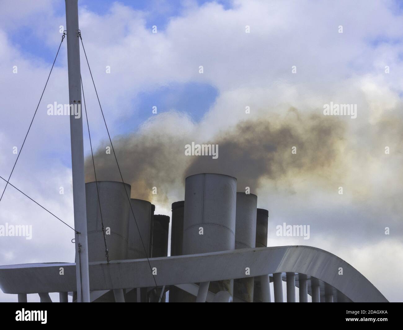 Schiffsrauchkestacks, Dänemark, Syddanmark, Langelandsbelt Stockfoto