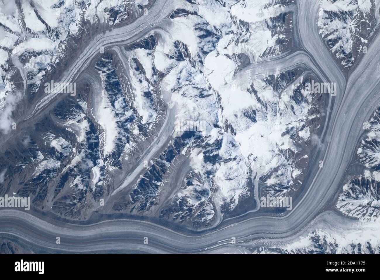 TADSCHIKISTAN - 07. August 2019 - Gletscher des Pamir-Gebirges als die Internationale Raumstation über Tadschikistan umkreist - Foto: Geopix/Roscosmos Stockfoto