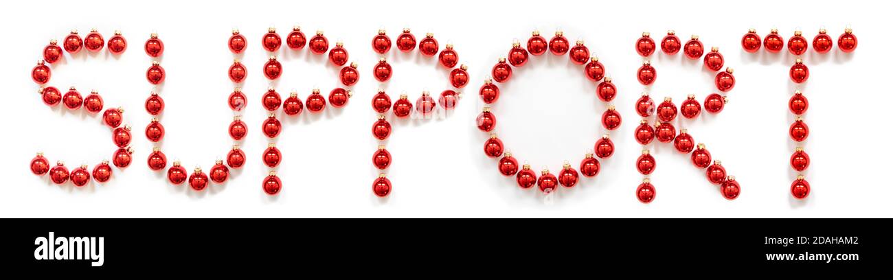 Rote Weihnachtskugel Ornament Gebäude Wortunterstützung Stockfoto